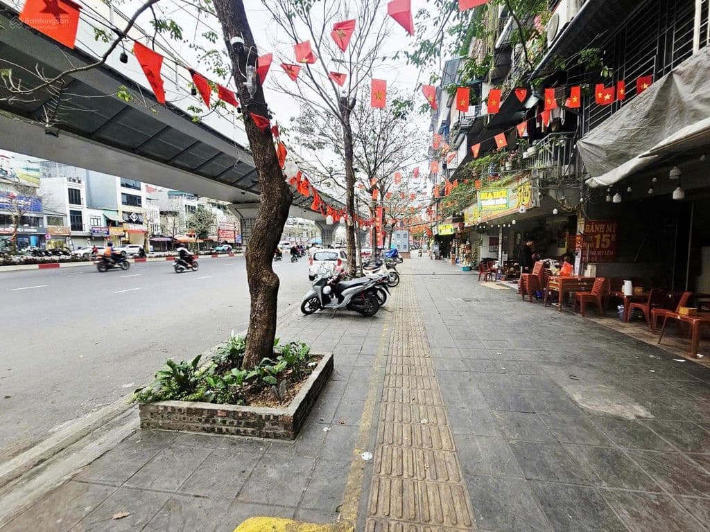 Tầng 1 siêu hiếm có sân riêng, DTSD lên đến 60m2 tại Phố Minh Khai.