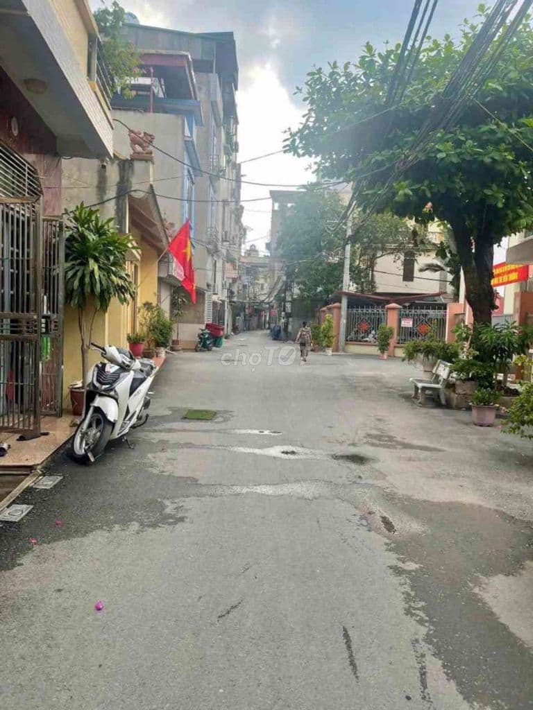 KIM GIANG.45M.5 TẦNG.NGÕ ÔTÔ NHỎ . NÔNG THÔNG, RẤT GẦN TRƯỜNG VÀ CHỢ - Ảnh 2