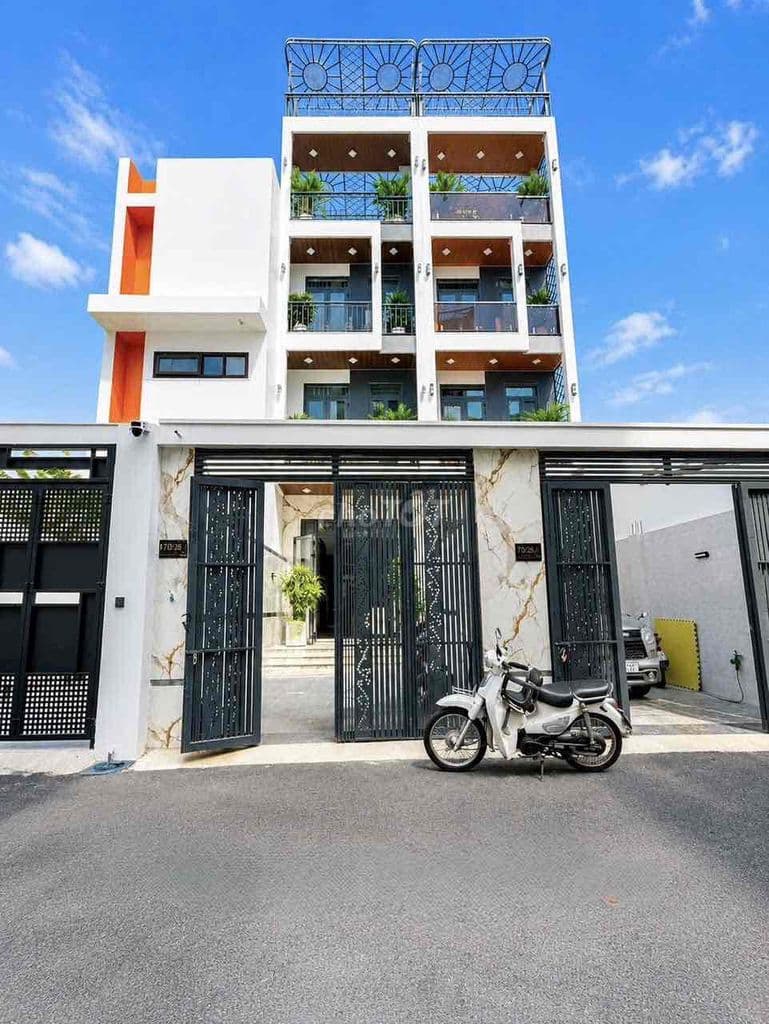 Nhà sau trường học, đường thông, DT:4x25M, Trệt, 3Lầu, 4PN, Sân xe hoi - Ảnh 2