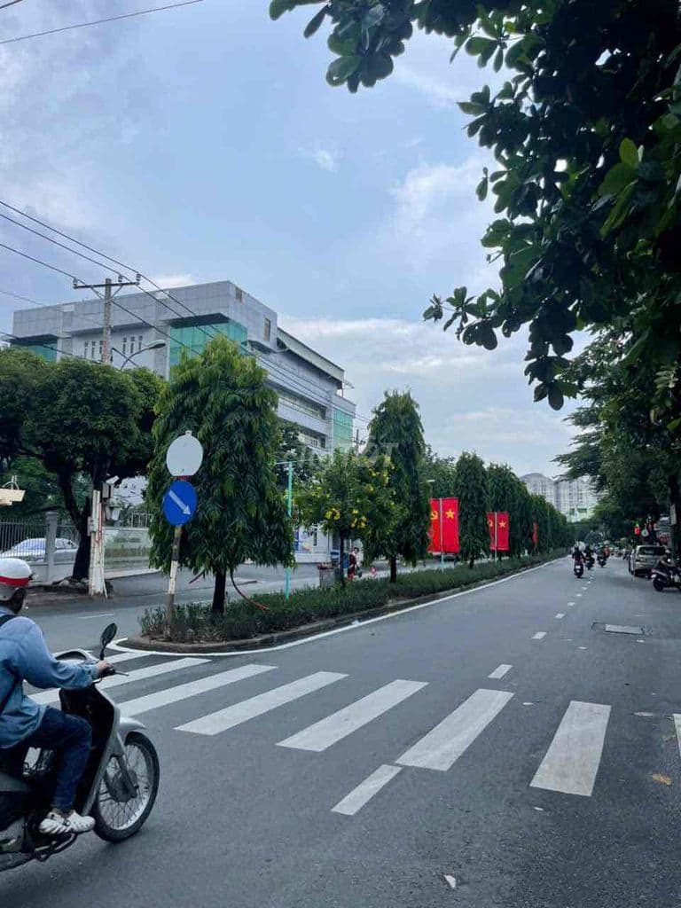 Nhà 3 Tầng Mặt Tiền Đại Lộ lll , Ngay Trường Học Giá Mềm 13,2 tỷ t - Ảnh 2