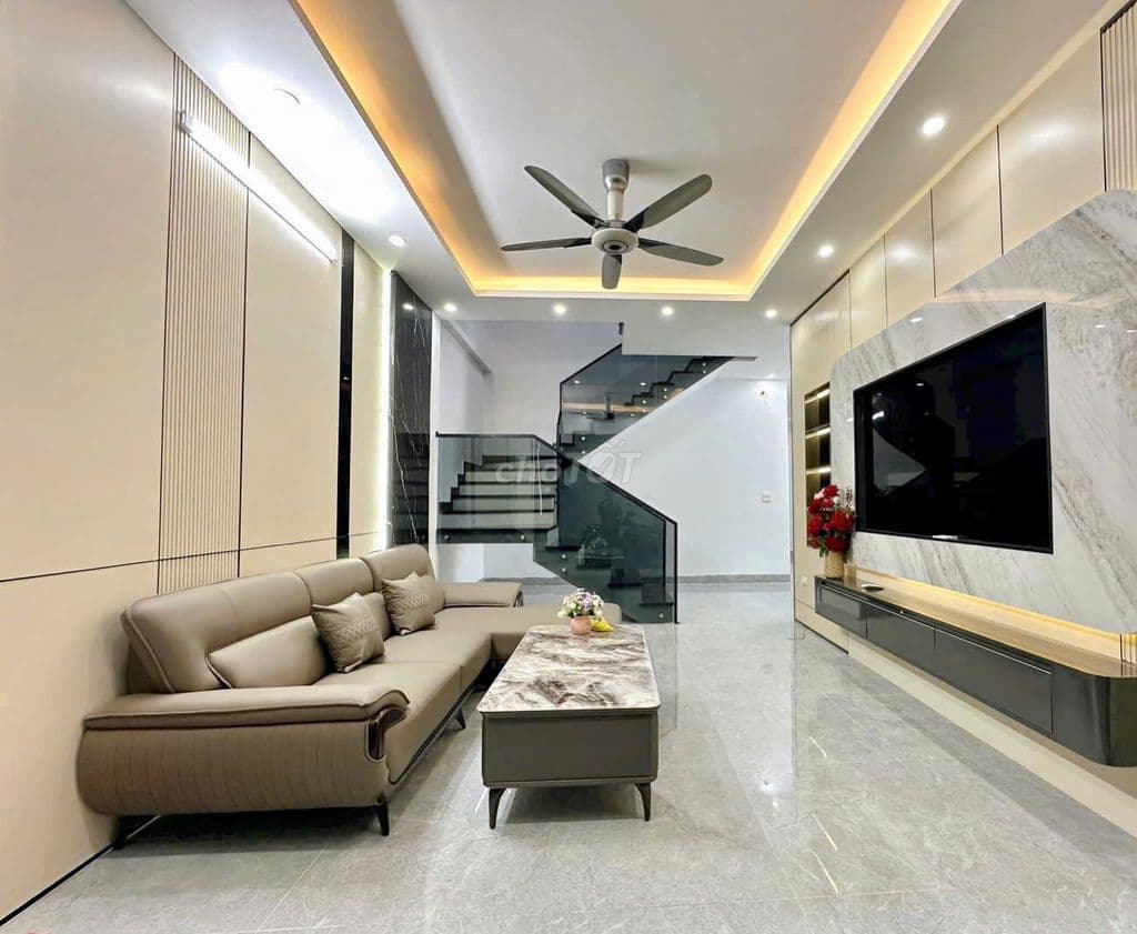 GẦN GIAO LỘ VŨ TÙNG, LÊ VĂN DUYỆT - CHỈ 5,X tỷ NHÀ 3T - XE HƠI ĐẬU CỬA