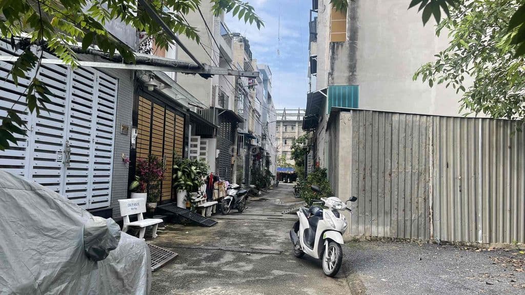 LÔ ĐẤT NGA SÁT VẠN PHÚC 4.5x12.6m ĐƯỜNG Ô TÔ 5M KHU DÂN TRÍ