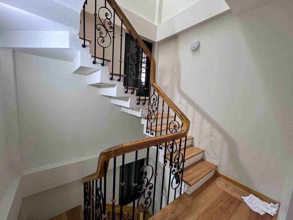 Nhà 5 tầng thang máy - Ảnh 3