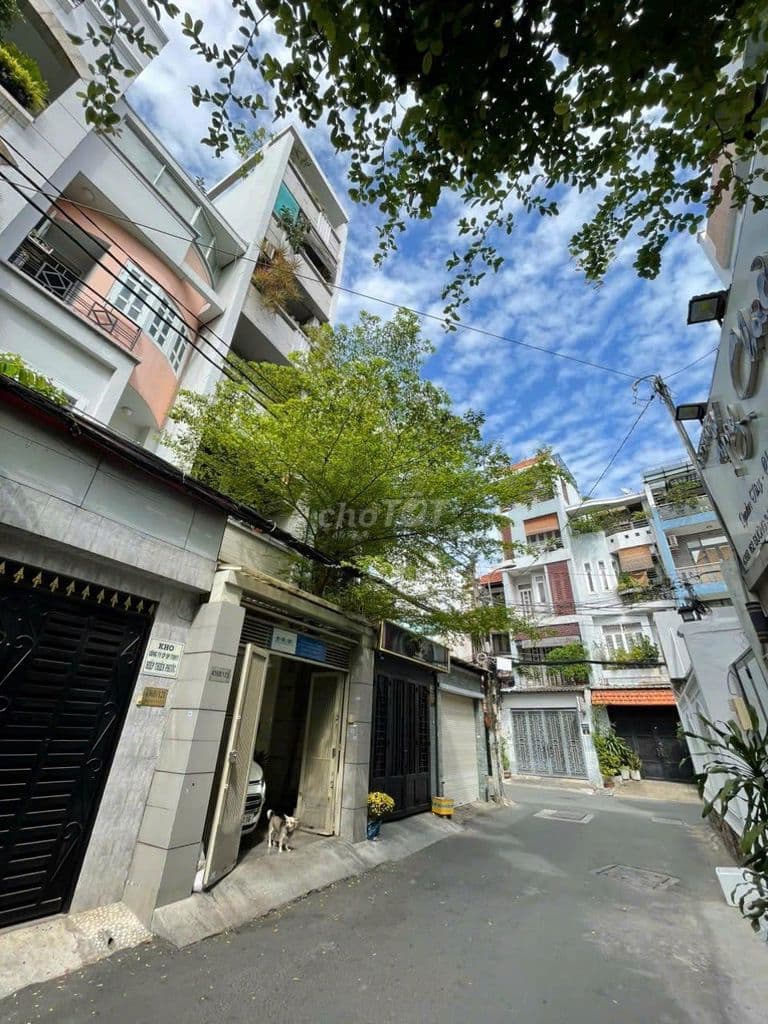 Bán nhà HXH 686/72 Cách Mạng Tháng 8.DT:4x17m,4 Tầng vuông vức