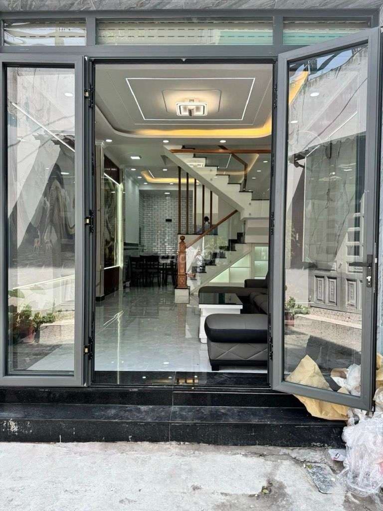 CẦN BÁN GẤP, NHÀ QUẬN TCH 12, HXH, 2T, 2PN, 2WC, DT 40M2.