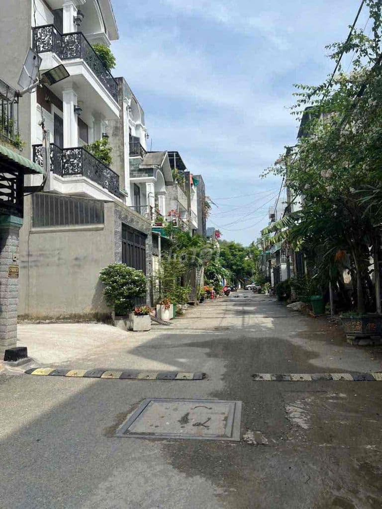 Nhà 3 tầng Long Trường, Quận 9 hẻm 6m thông 4 phòng ngủ chỉ 4,25 tỷ - Ảnh 2