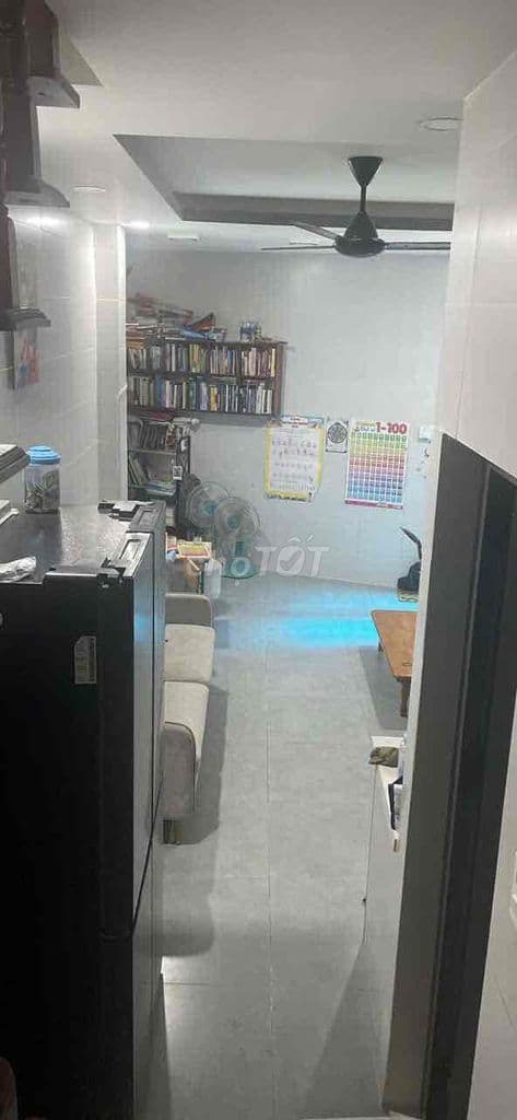 Bán nhà hẻm rộng thông Cách Mạng Tháng 8 Q10. trệt lầu 2 pn chỉ 4 tỷ 2