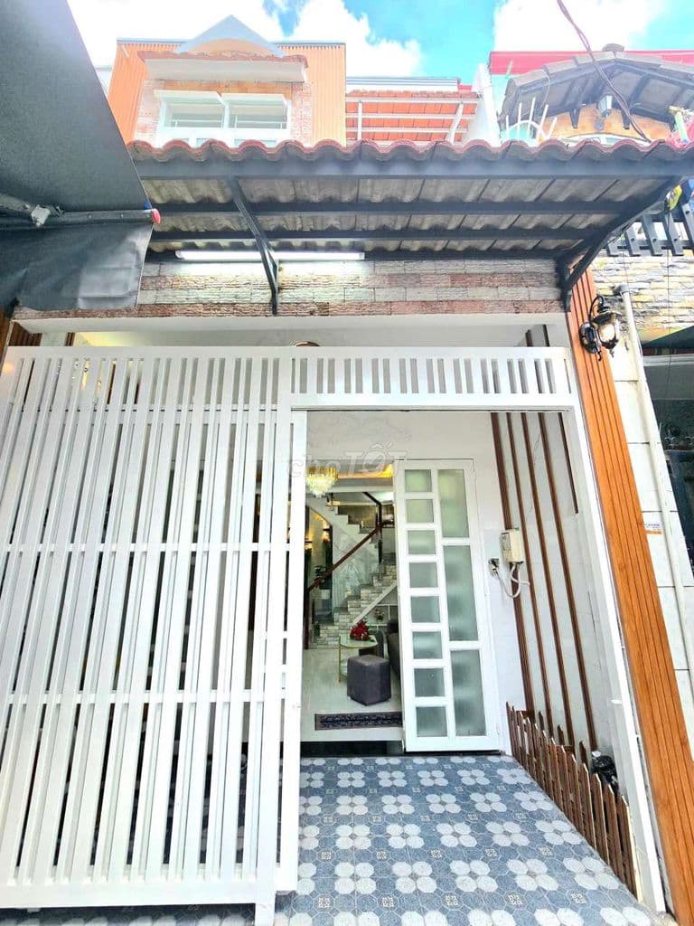 Nhà mới đẹp vào ở liền gần Phú Mỹ Hưng quận 7