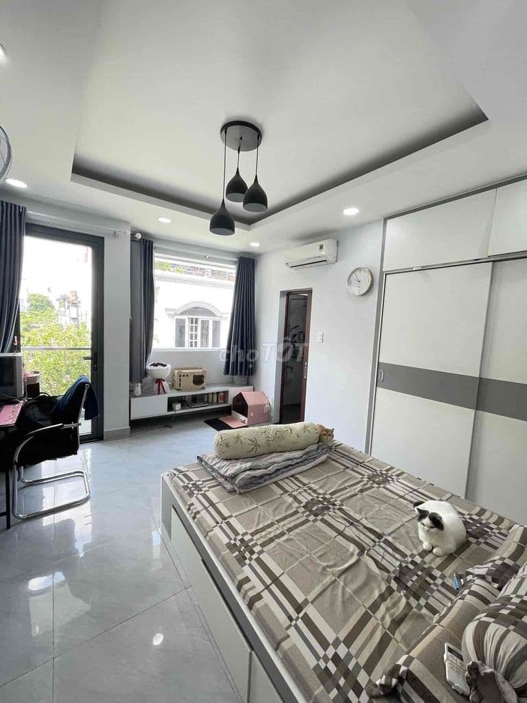 GẦN SÂN BAY , DT 5x14 NỞ HẬU 3 TẦNG , XE HƠI ĐẬU NHÀ , NHỈNH 5 TỶ - Ảnh 3