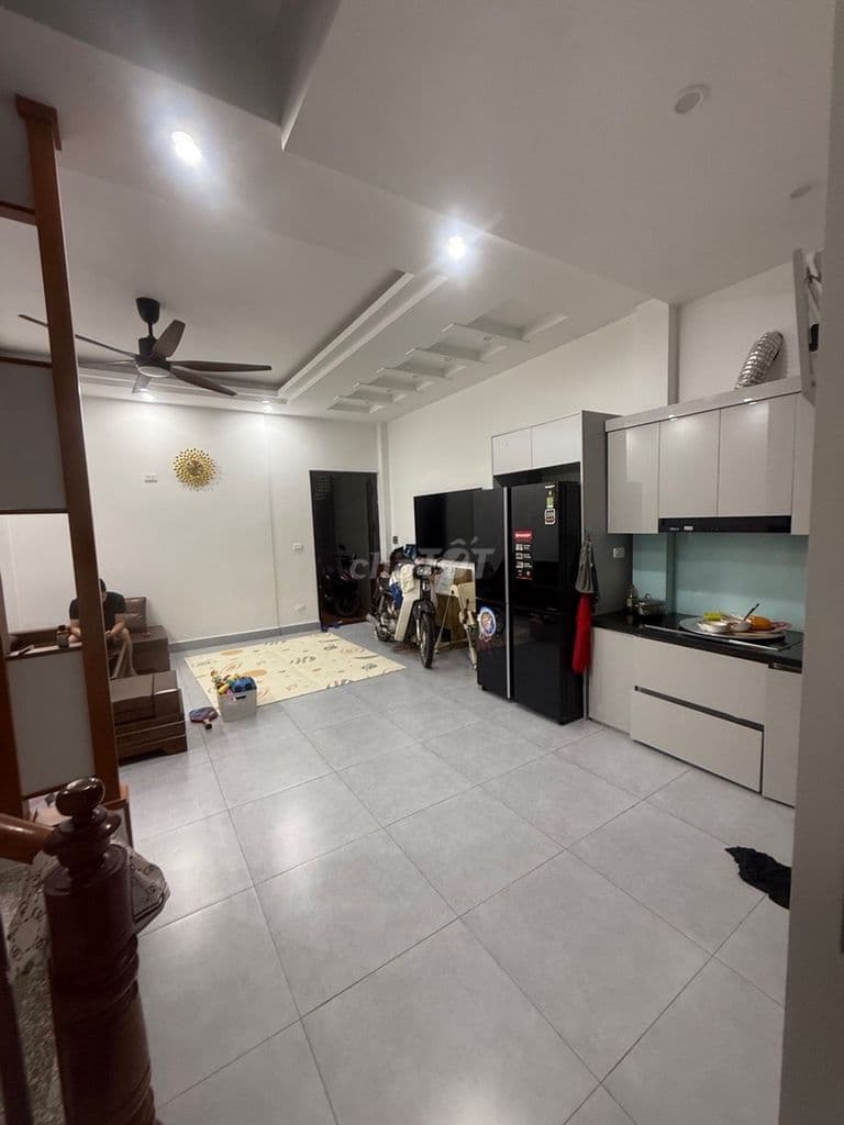 🏡BÁN NHÀ Hoàng Quốc Việt sát phố, cách ôtô tránh 20m, 5 tầng chỉ 8+ tỷ - Ảnh 3