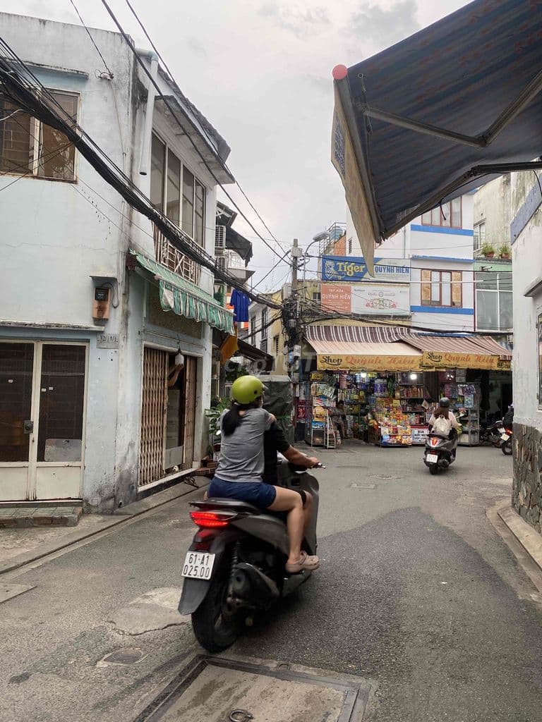 NHÀ PHONG THUỶ TỐT NÊN CHỦ NHÀ MUA NHÀ TO BÁN NHÀ NHỎ - Ảnh 3