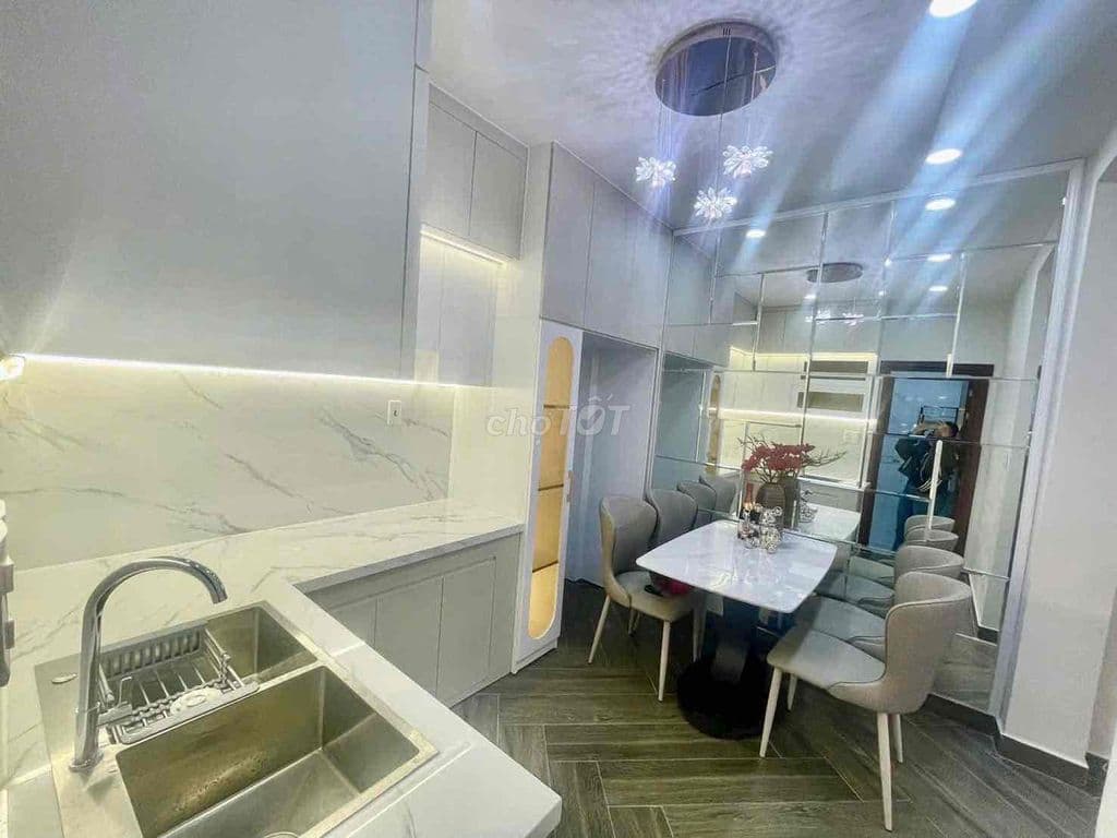 Nhà Phun Nội Thất Vào ở liền ở Q7 gần Chợ Tân Thuận. - Ảnh 2