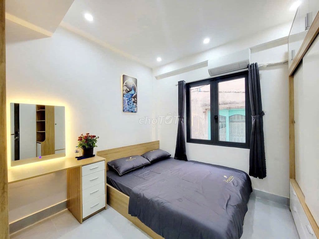 Chủ cần tiền chữa bệnh cần bán căn nhà ở Lê Quang Định . Sổ hồng riêng