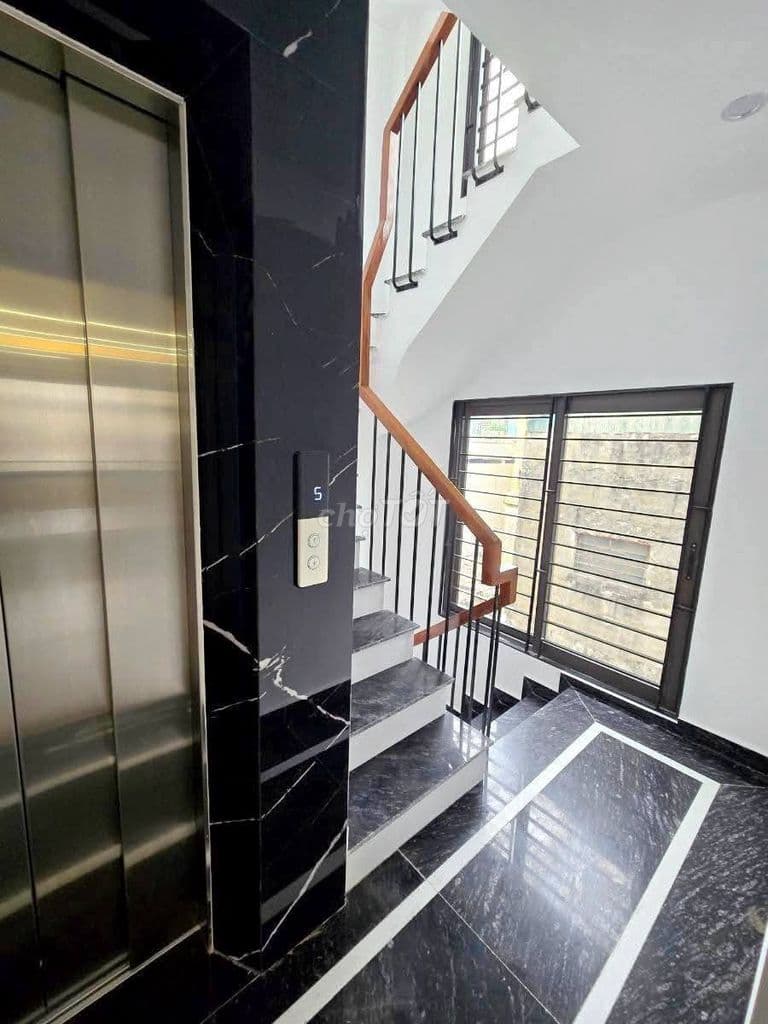 bán nhà lô góc 6 tầng tại Hai Bà Trưng hơn 9 tỷ