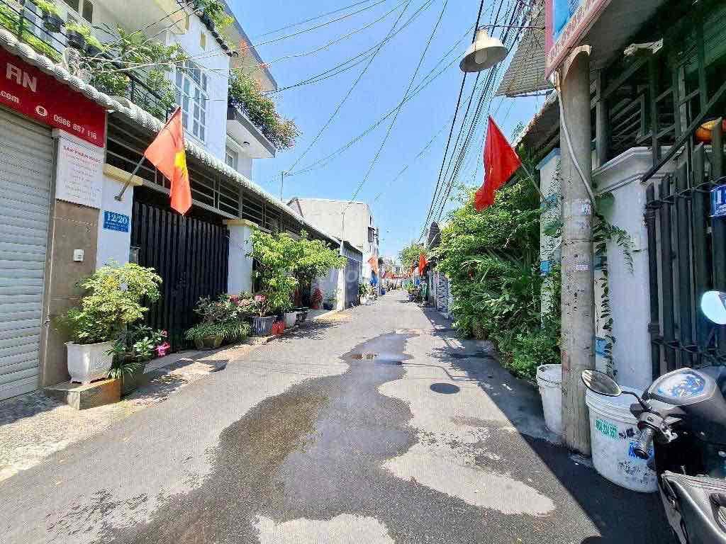 Nhà Ngộp - Giá Tốt - 68m2 hẻm xe hơi - ngay Cao Đẳng Công Thương - Q9