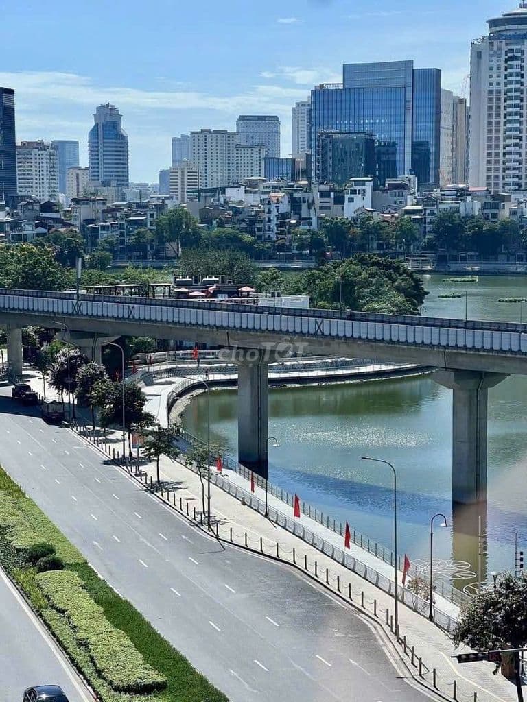 bán toà nhà lô góc Hoàng Cầu Quận Đống Đa 100 tỷ