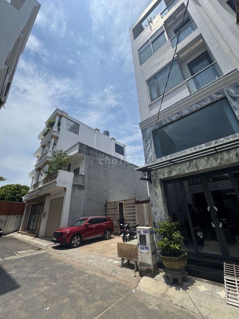 5 tỷ 950 thương lượng, đất thổ cư 100%, xây dựng 5- 6 tầng, dt: 4 × 15