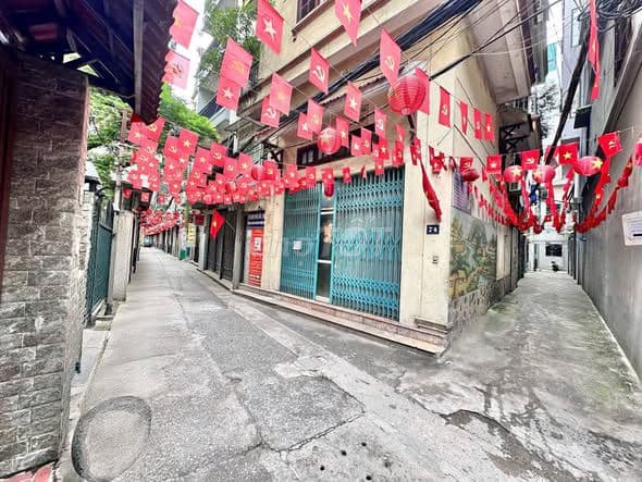 bán nhà 4PN quận Cầu Giấy ô tô KD sát nhà