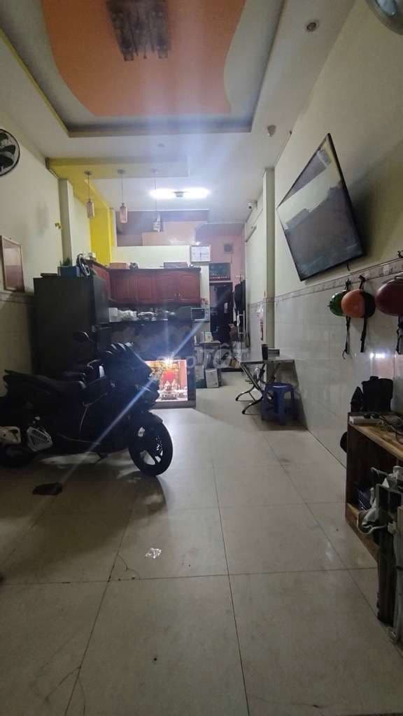 Bán nhà MTKD ngay chợ giá tốt - Ảnh 2