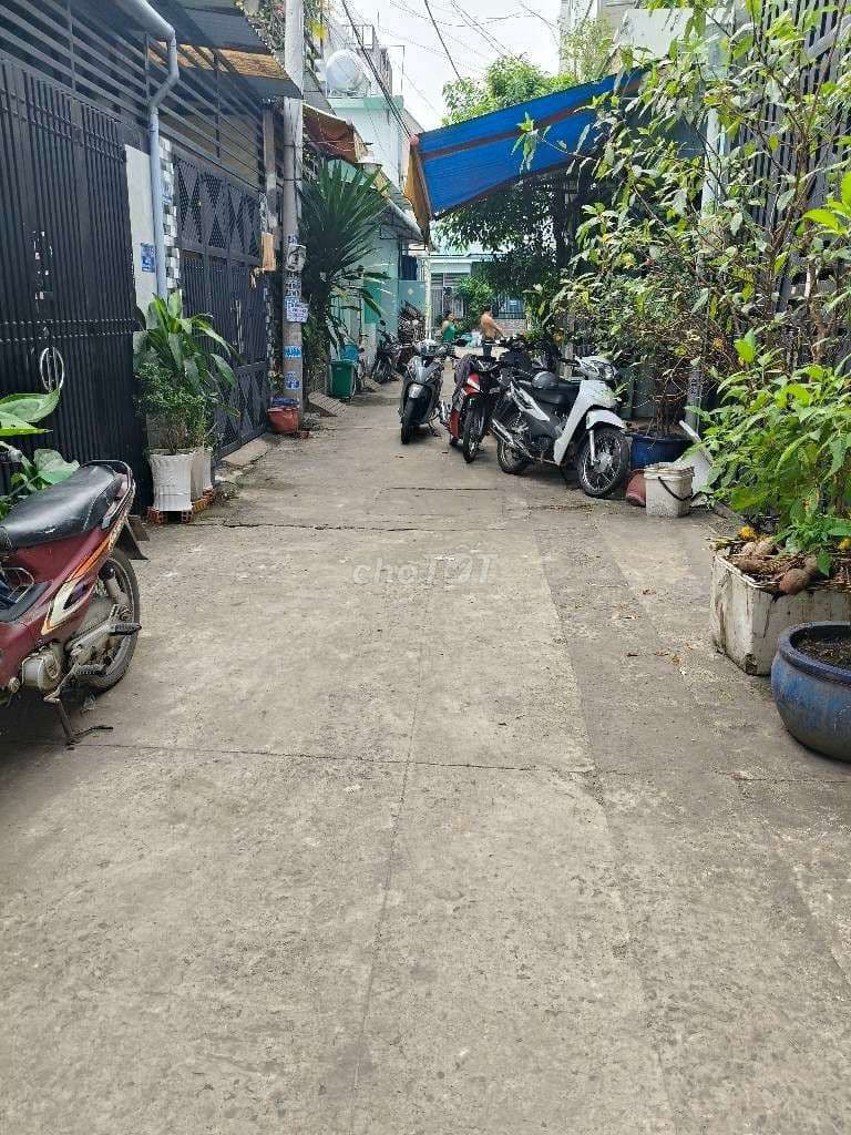 hơn 4 tỷ,sổ riêng, chính chủ trang bìa huỳnh thị hai, quận 12, DT 4x16