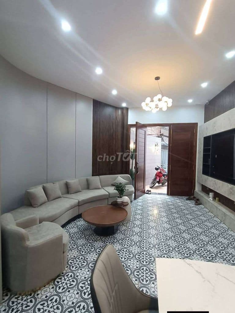 BÁN NHÀ HOÀNG QUỐC VIỆT - Ô TÔ ĐỖ CỬA THANG MÁY ĐẸP - 5 TẦNG 5 PN