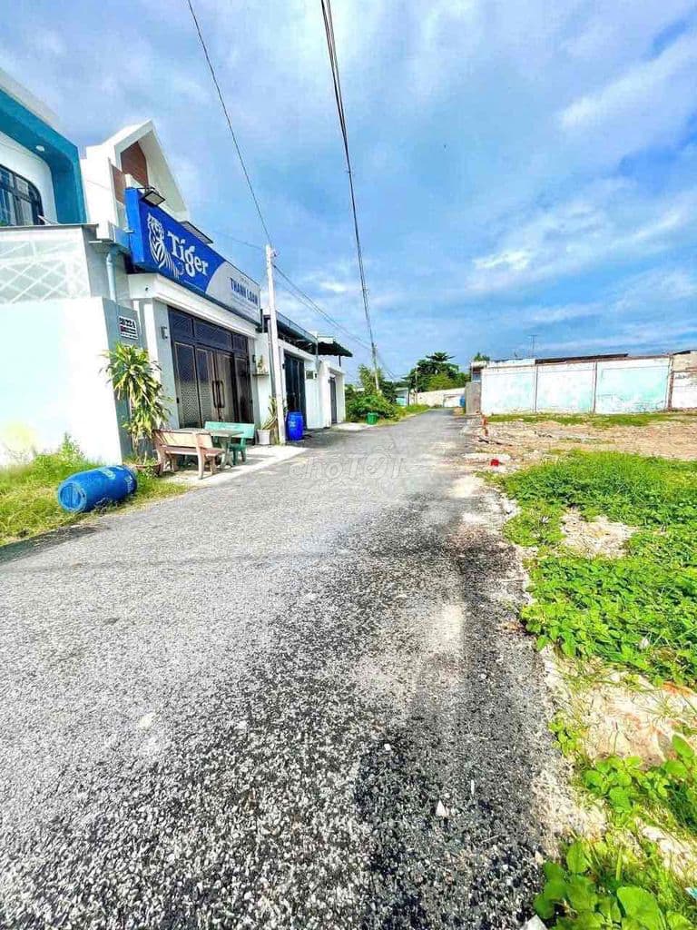 Bán Giảm sốc: đất 5x29 (145m2 thổ) đường nhựa ,đườngLê Thị Bay vào200m