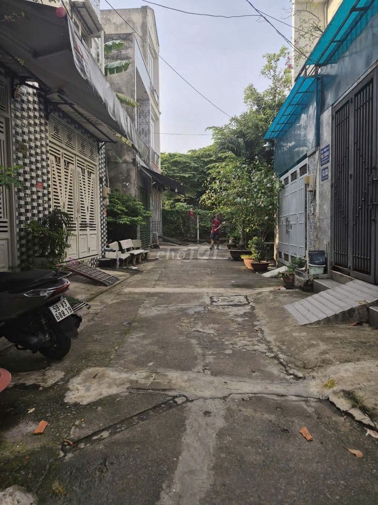 NHÀ HIẾM. ĐS 6, GV - DT 59M2 ( 4,5X12M ) - 4PN/4WC - HXH CHỈ 5T9 TL