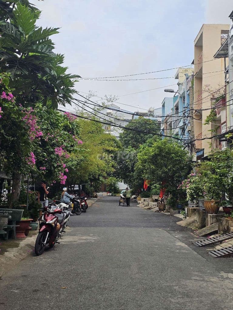 NHÀ MẶT TIỀN - 3 TẦNG - DT 4X18 - ĐƯỜNG NHỰA - Ảnh 3