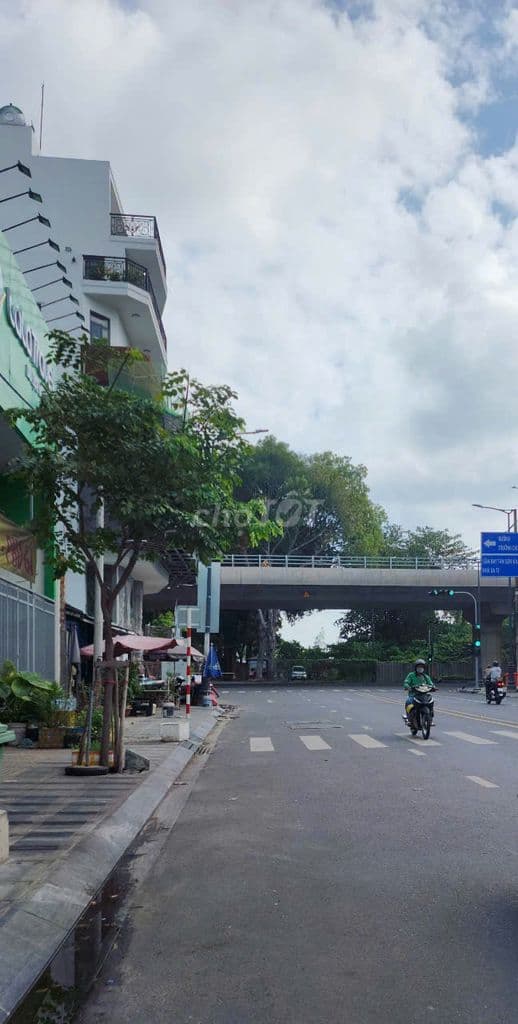 Hoàng Hoa Thám, Tân Bình, hẻm xe tải, 81m2, 15 tỷ nhỉnh, nhà cấp 4