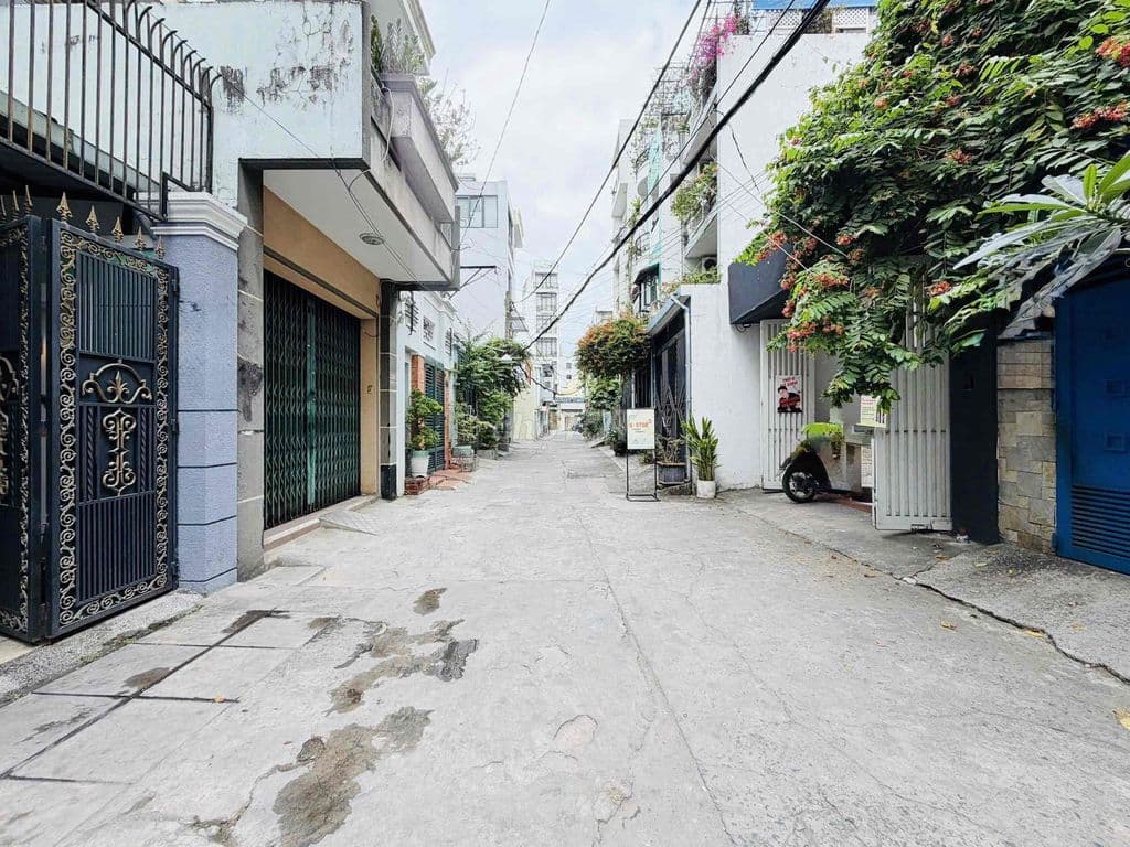 Nhà 4m x 20m 3Lầu Hẻm 8m Ôtô đậu trong nhà Sát Mặt Tiền 20m