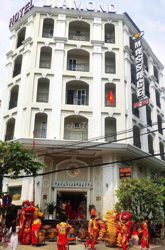 Khách sạn & spa Diamond góc đường số 85 và 42 phường tân quya Q7