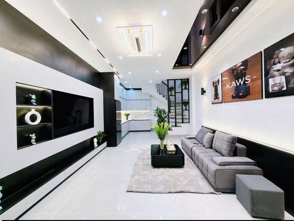 TT Cầu Giấy, 1 ngoặt ngắn ra oto đỗ, xây mới, full nội thất, ở luôn