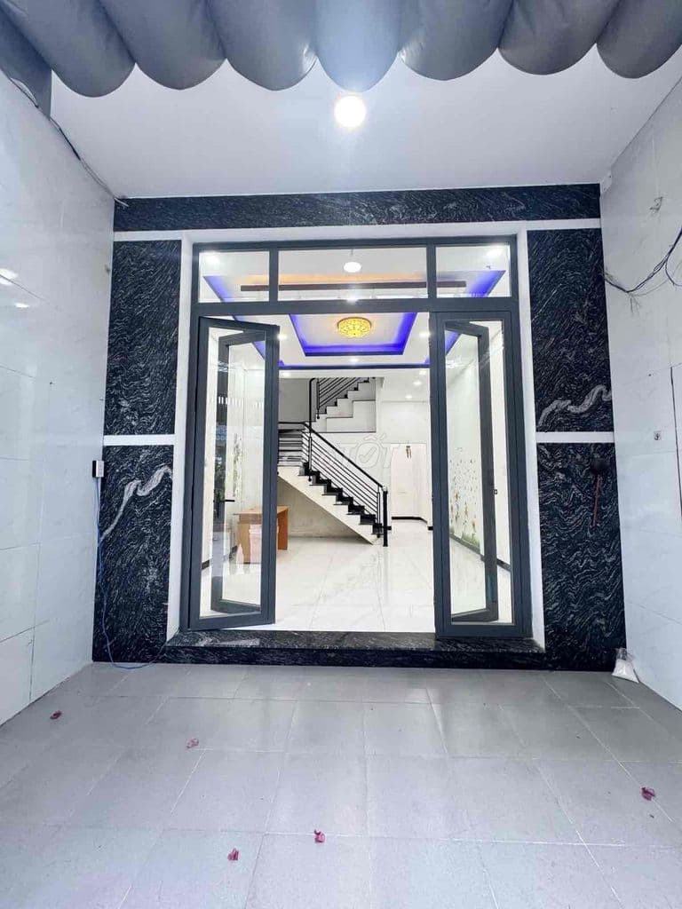 Nhà 3 tầng, hẻm xe hơi, P. Long Trường Quận 9 giá 4,25 tỷ - Ảnh 2