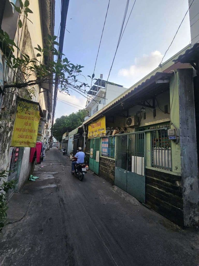 giá chỉ 6ty2 . bán nhà 13×10 đường 29 tên lửa