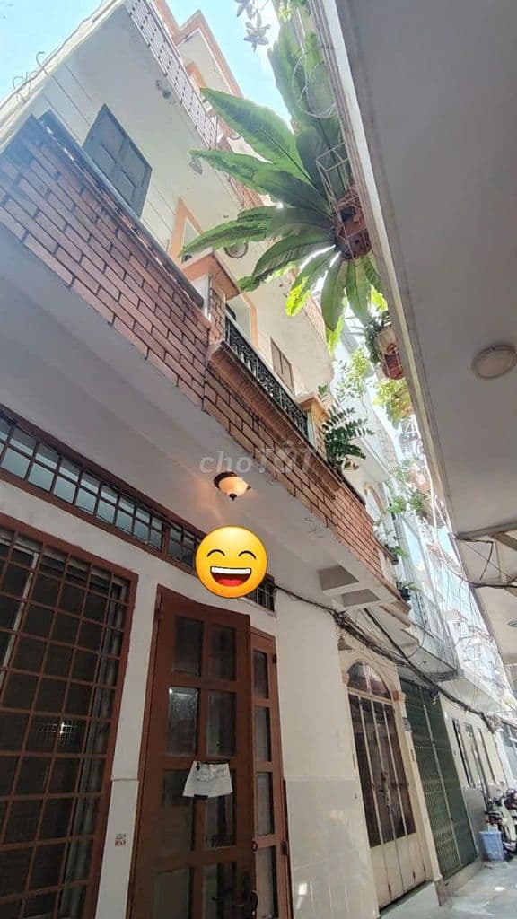 Căn góc - nhà xây 3 tầng bê tông cốt thép - không quy hoạch.