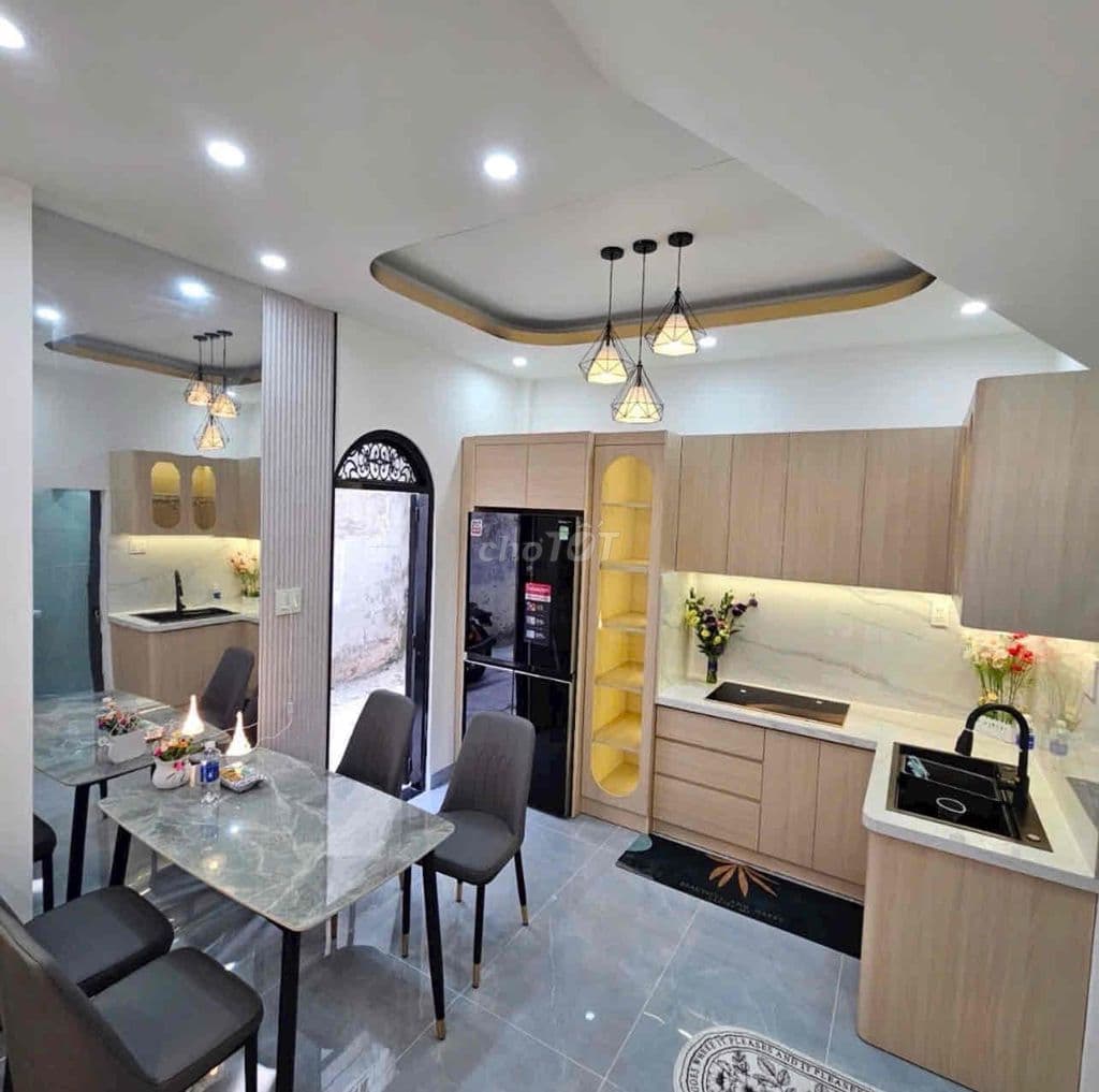 Bán nhanh căn hộ Quận 10, 63m2, 2pn, căn góc đường Ngô Quyền, chỉ 4ty6