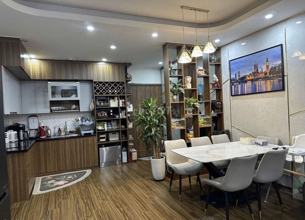 Bán căn hộ chung cư Trung Kính, 100m2, 3 ngủ, full nội thất. 6.45 tỷ.