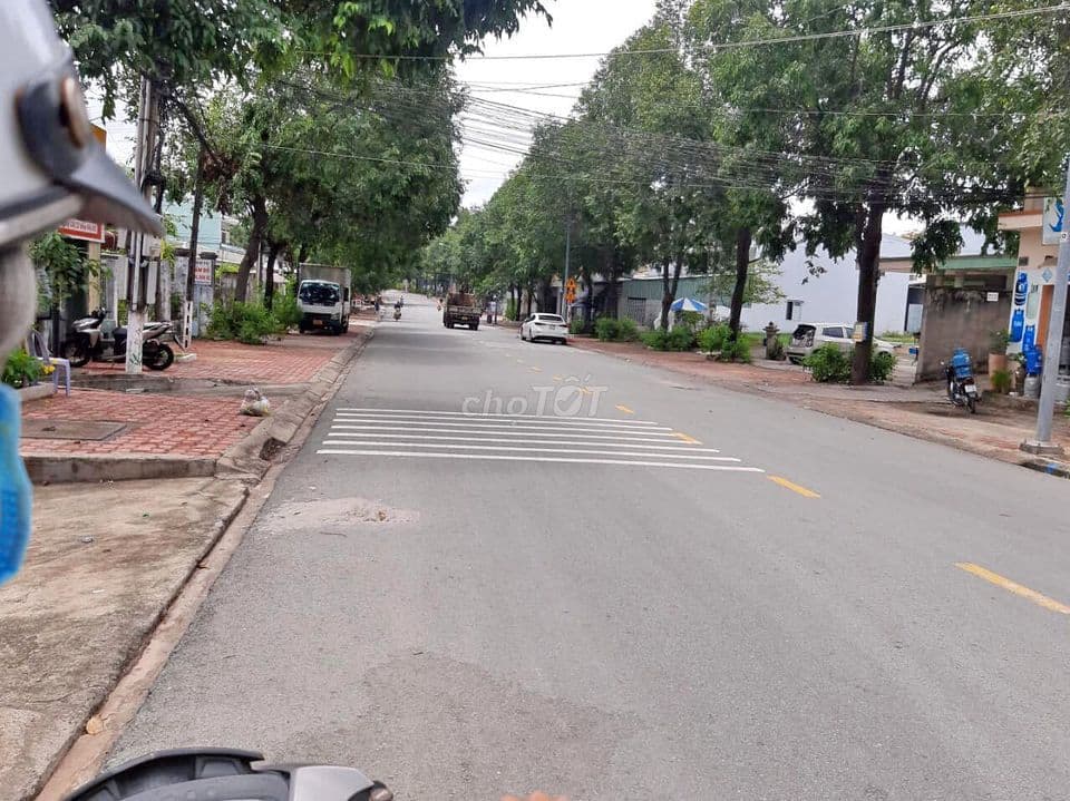 Bán đất 5,5x17m đường Gò Cát, gần Nguyễn Duy Trinh, vòng xoay Phú Hữu