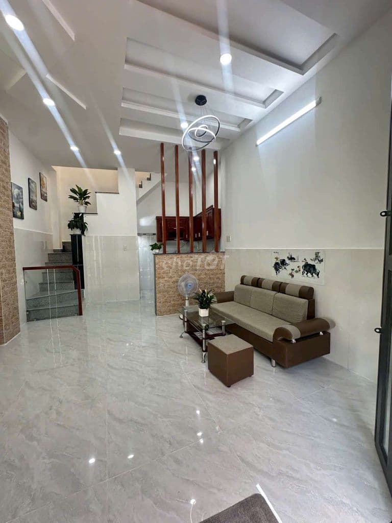 Nhà đẹp hxh cách 1 căn ra đường Mã Lò, vài phút ra ngã 4 bốn xã. - Ảnh 2