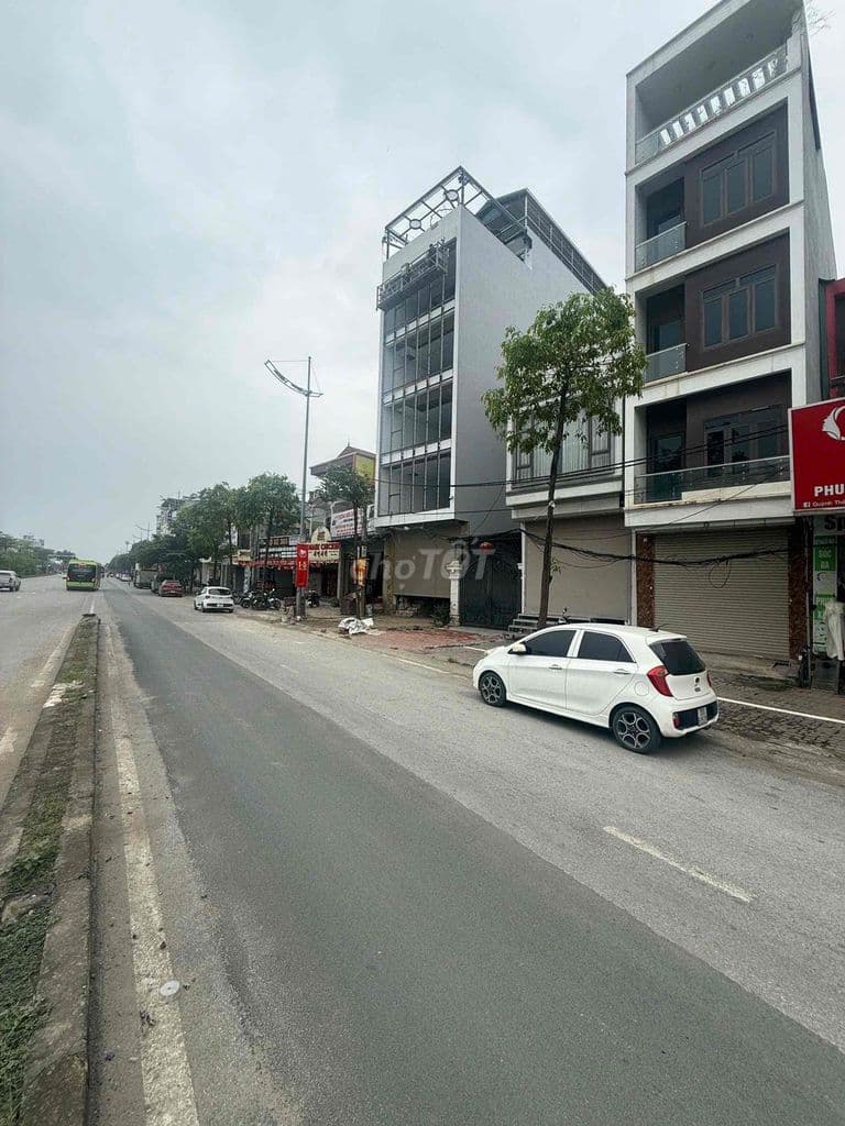 BÁN NHÀ MẶT QL6A, THỊ TRẤN CHÚC SƠN, CHƯƠNG MỸ - 102,1M2 - NHÀ 5 TẦNG - Ảnh 2