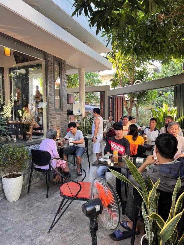 Biệt thự góc 3 mặt tiền - Ảnh 2