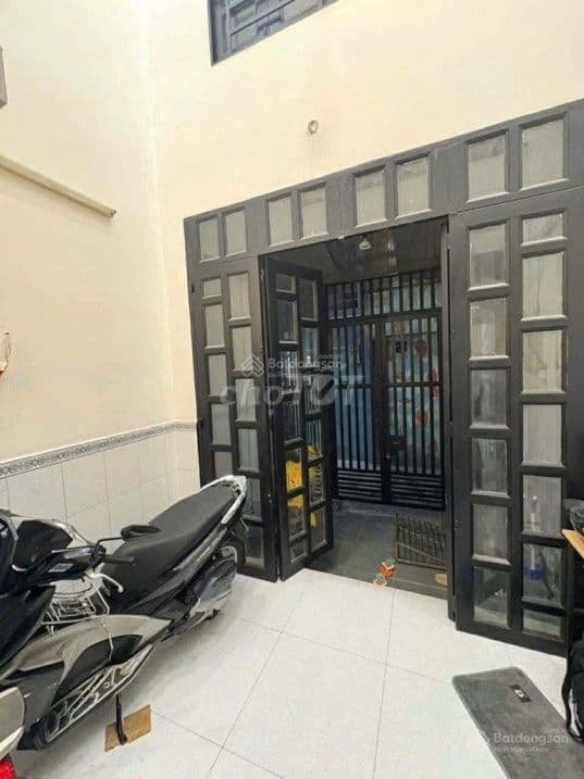 Nhà mới sát đường Trần Xuân Soạn Q.7 giáp Q.4 Q.1