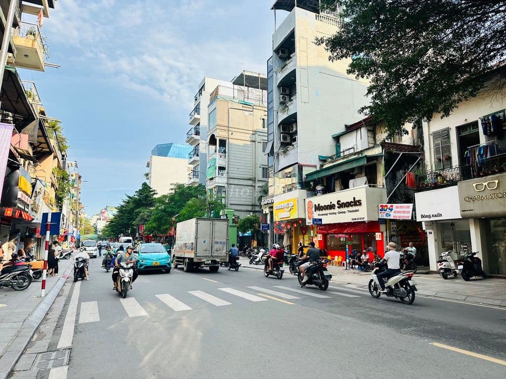 Tôi bán nhà TRUNG PHỤNG -KHÂM THIÊN 35M2 5T 70M ra phố-3 thoáng 7,55tỷ