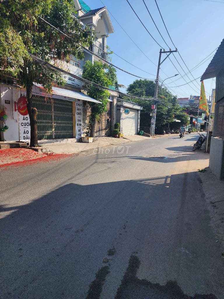 Hẻm 5m Hoàng Hữu Nam, dt: 5,5 x 12m, 2 lầu, vuông vức