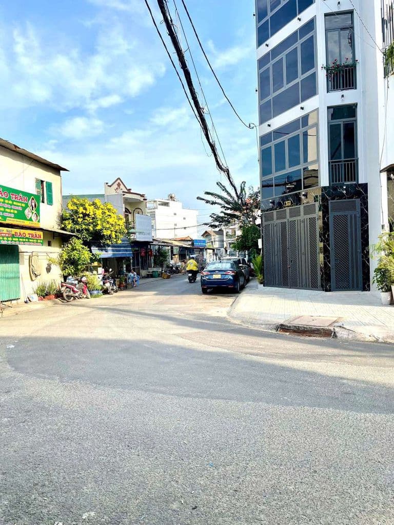 Nhà mặt tiền đường cần bán - Ảnh 2