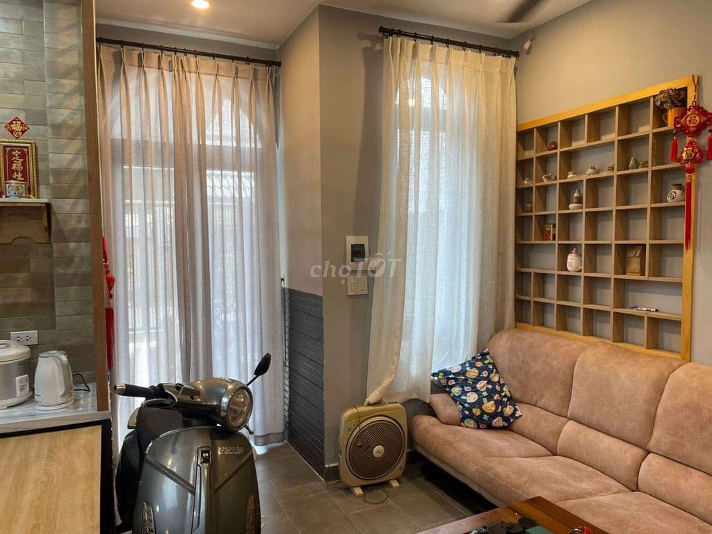 Mặt tiền DT: 4x25, cách chợ Tân Hương vài bước chân, giá 10 tỷ 2 - Ảnh 2