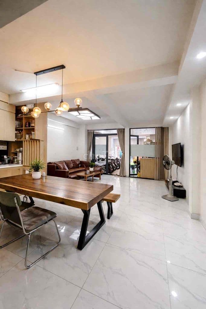 🏠Diện tích TO hơn 100m2. Chỉ hơn 60tr/m2 giá *** khu vực Q7 - Ảnh 2