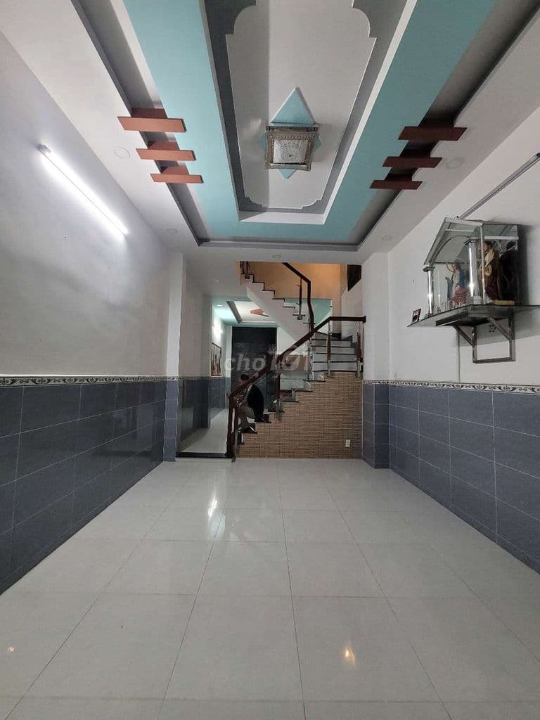 NHÀ CÁCH ĐƯỜNG XE TẢI 15M KHU VỰC AN NINH GẦN TRƯỜNG HỌC. CHỢ . SHR