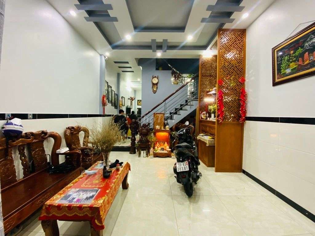 BÁN NHÀ LÊ VĂN QUỚI - 74M2 - 4 TẦNG - NỘI THẤT ĐẸP - GIÁ 7,8 TỶ