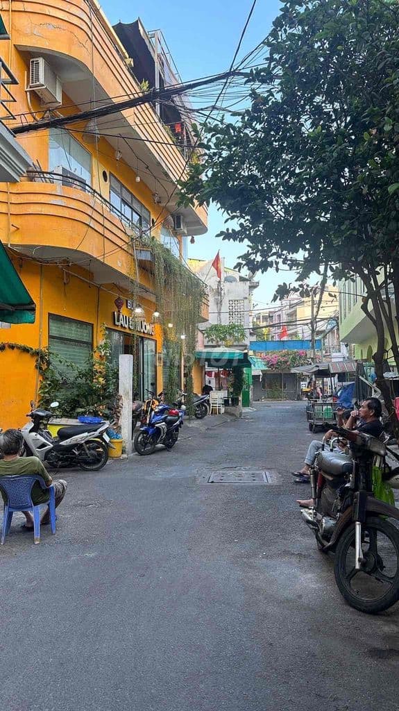 Nhà 3 Tầng mới 4pn, ngay DH CN4 - Chợ GVap, giá chỉ nhỉnh 5ty